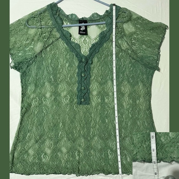 Tuberose* Beautiful Lace Blouse - Picture 6 of 6